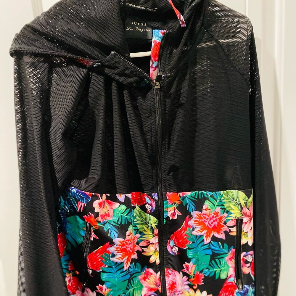 Guess top